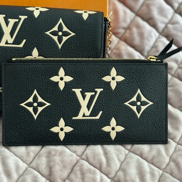 Louis Vuitton Pochette Felicie Black Beige
Shoulderbag 3PCS Set W/Box - Picture 2 of 16